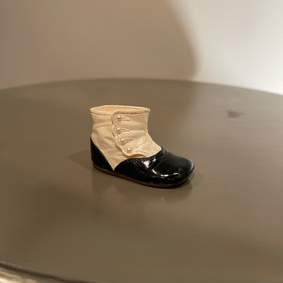 Just the Right Shoe by Raine - Picture 2 of 2